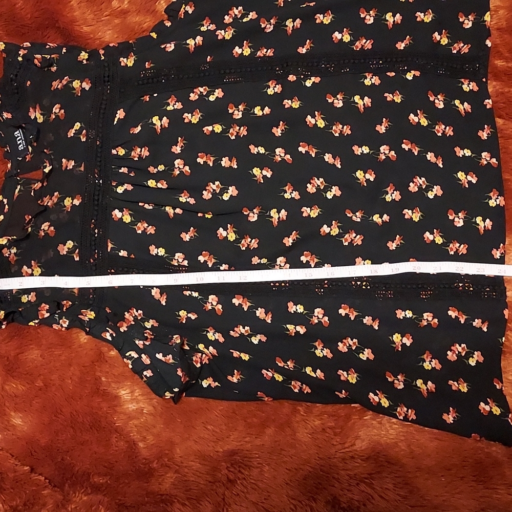 a.n.a. Sleeveless Floral Blouse - Picture 10 of 11